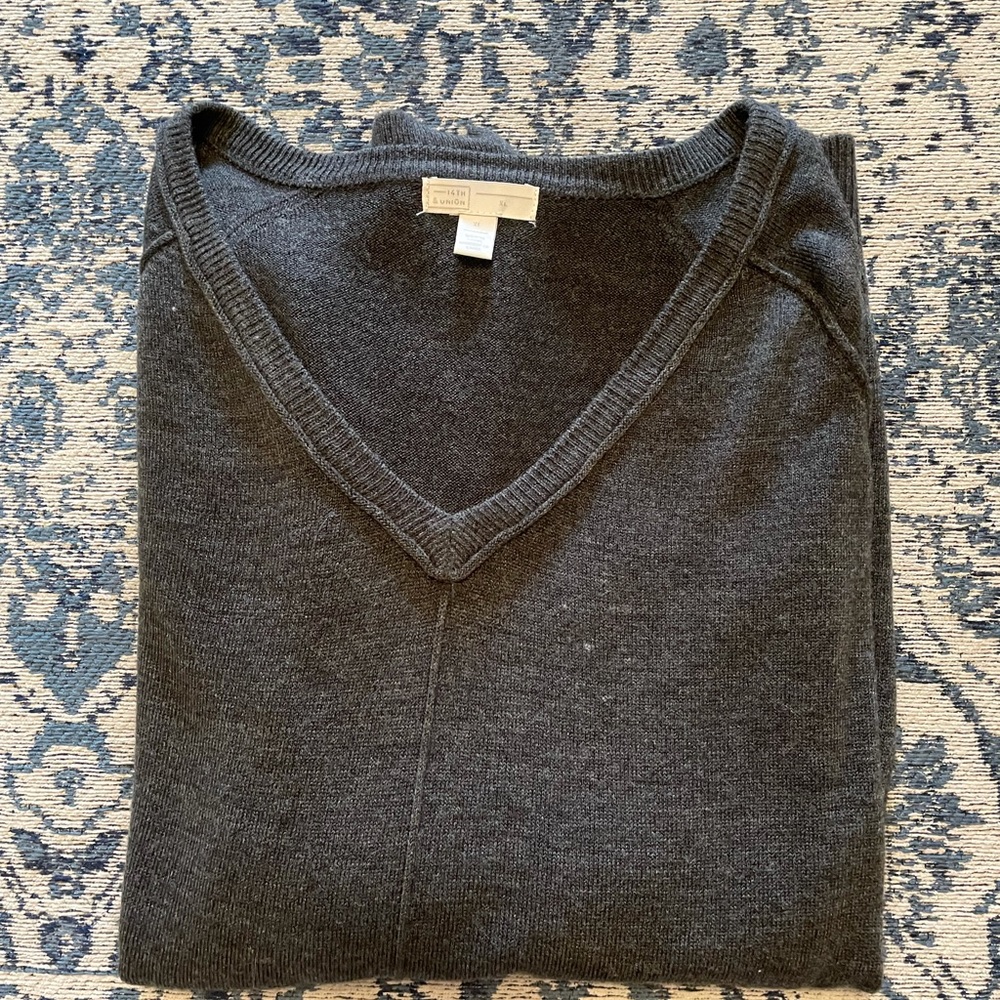 V-neck Long Sleeve Sweater XL
